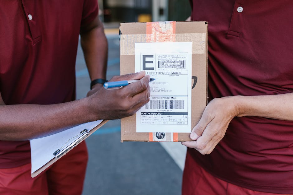  Wie lange hält die Post ein Paket auf?